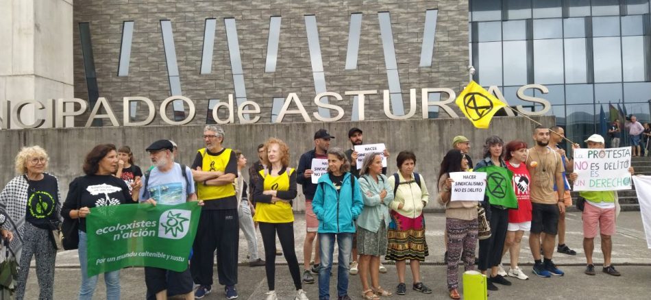 Cinco jóvenes enfrentan cárcel y multas de 6.000 euros por una manifestación climática