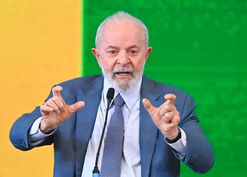 Lula dice que no tiene que dar explicaciones a los banqueros, sino a los pobres