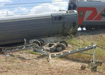 Descarrila en Rusia un tren con más de 800 pasajeros 