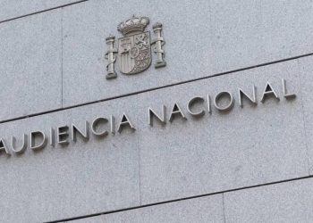 El personal de la Audiencia Nacional se moviliza por las elevadas temperaturas en una de sus sedes