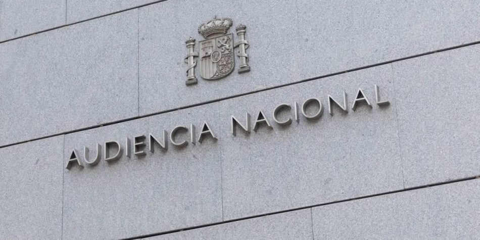 El personal de la Audiencia Nacional se moviliza por las elevadas temperaturas en una de sus sedes