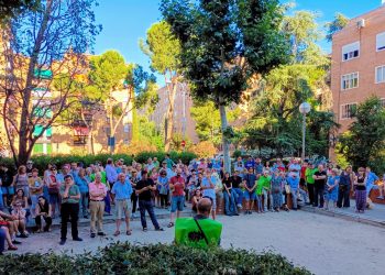 El vecindario se revuelve contra el nuevo intento de construcción de una residencia en un espacio interbloques de la calle San Gerardo (Madrid)