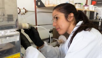 Yarivith Carolina González, investigadora en química sostenible: “Lo que me enamora de mi trabajo es generar un impacto positivo en el medioambiente”