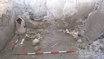 Los sismos añadieron destrucción y muerte durante la erupción del Vesubio en Pompeya