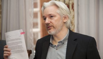 El silenciado ejemplo de la dignidad de Julian Assange