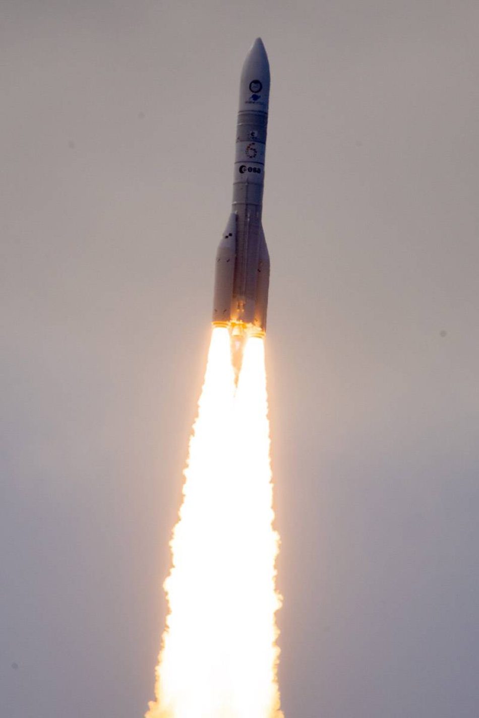 Éxito del vuelo inaugural de Ariane 6 con una incidencia al final