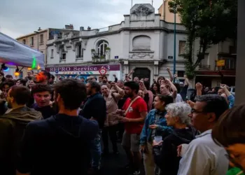 Antifascistas protestan en Francia contra la extrema derecha tras victoria de Le Pen en las legislativas adelantadas