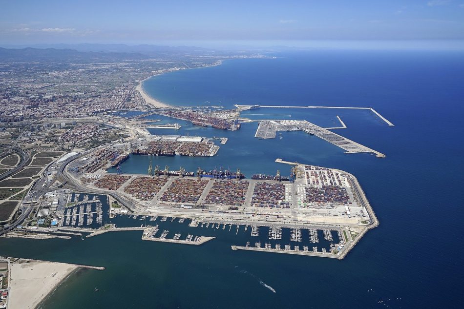 Espinosa (Compromís): “La ampliación del Puerto de Valencia multiplicará los barcos que fondean ante la Albufera aumentando el peligro de derramas”