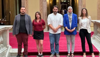 Els grups parlamentaris dels Comuns, PSC, Junts, ERC i la CUP presenten un nou acord de mesures per garantir la democràcia, els drets i la diversitat al Parlament