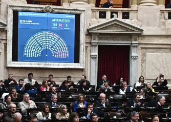 Diputados argentinos rechazan decreto de Milei, acusado de financiar ciberataques contra Venezuela