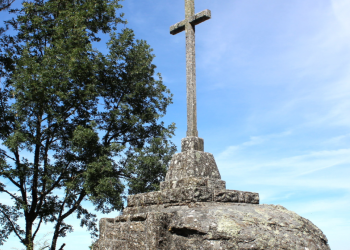 «Pola retirada inmediata do símbolo franquista no Outeiro da Obra»