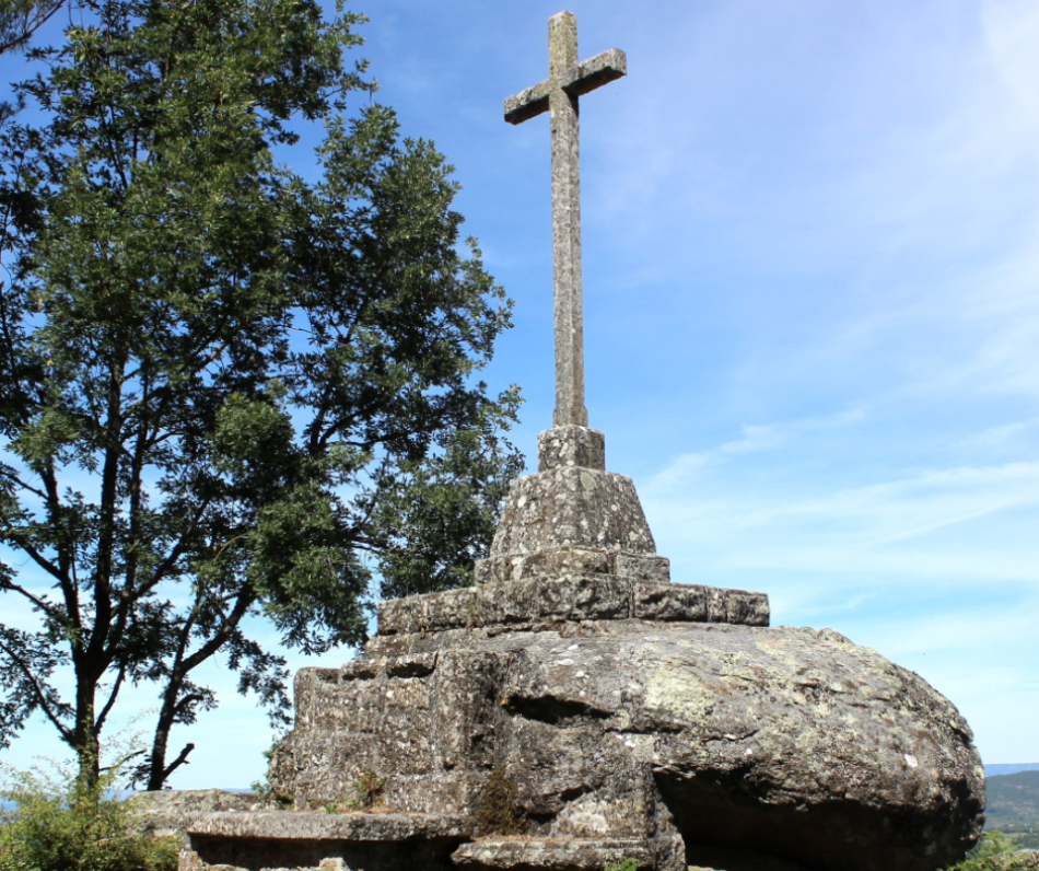 «Pola retirada inmediata do símbolo franquista no Outeiro da Obra»