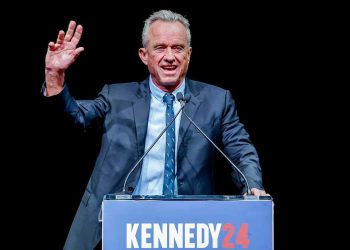 Robert F. Kennedy Jr. abandona campaña presidencial y apoya a Trump