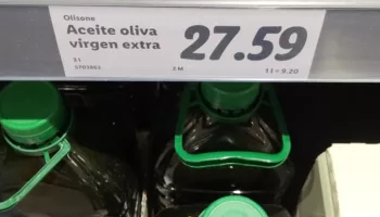 FACUA reclama a la CNMC una investigación sobre las grandes cadenas de supermercados por igualar los precios de sus marcas de aceite de oliva