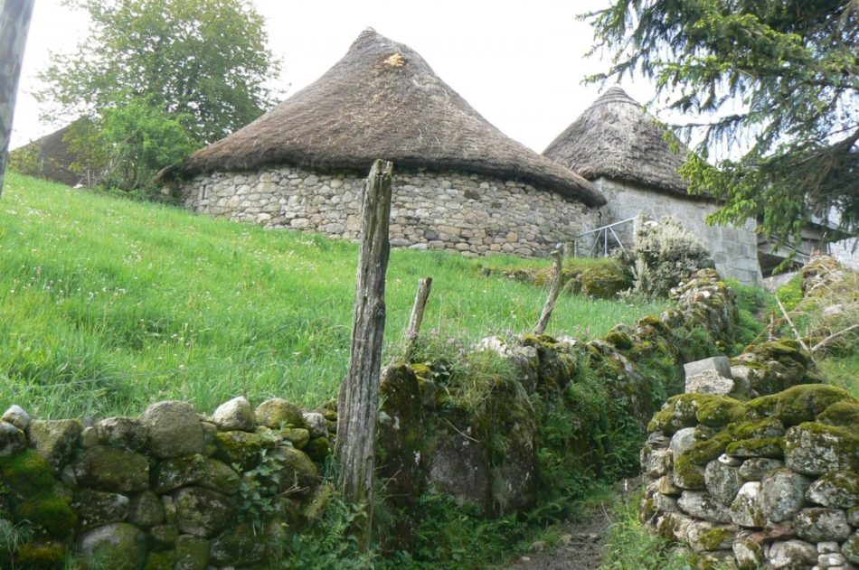 O conxunto etnográfico do Cebreiro leva pechado todo o mes de agosto porque a Xunta non cubriu a baixa do seu vixilante