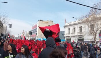 Chile. «Que no te irás y no me dejarás caer» escribe hermano de AlonsoVerdejo, joven asesinado en marcha por 51 años del golpe de Estado