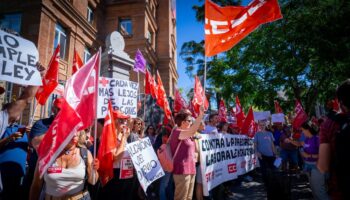 CCOO y UGT advierten a Cruz Roja que continuarán con las protestas hasta que respeten los derechos laborales de su plantilla