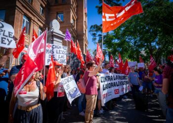 CCOO y UGT advierten a Cruz Roja que continuarán con las protestas hasta que respeten los derechos laborales de su plantilla