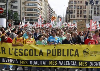 Compromís aplaudeix que els tribunals obliguen a Mazón a revertir les retallades en professorat