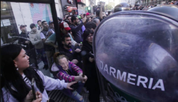 Argentina: violentas cargas policiales en la marcha de las y los jubilados