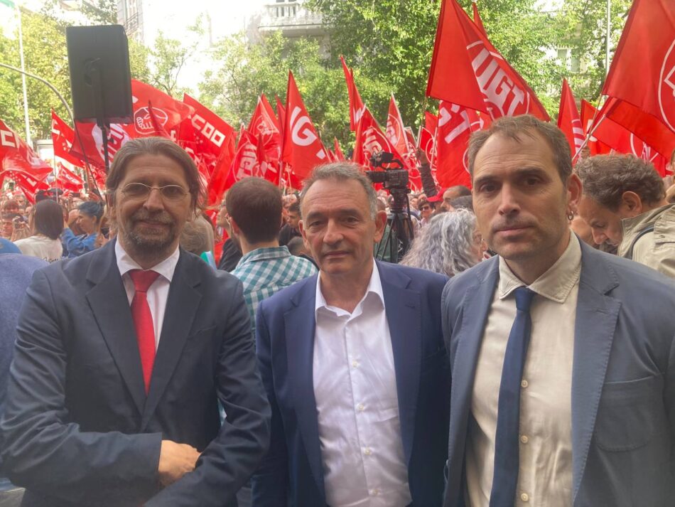 Enrique Santiago espera que “haya acuerdo con la patronal” para reducir la jornada laboral pero si se niega “trabajaremos para que el Gobierno apruebe las leyes para conseguirlo”