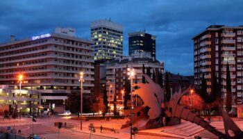 BComú de Sants-Montjuïc pide la ampliación de Abrimos Calles a todos los días festivos y señalados por el vecindario y el comercio local