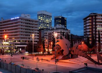 BComú de Sants-Montjuïc pide la ampliación de Abrimos Calles a todos los días festivos y señalados por el vecindario y el comercio local