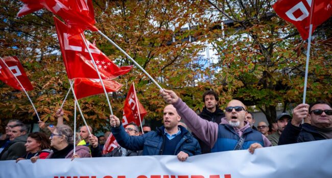 Más de 2.000 personas se concentran en Madrid para exigir la jubilación anticipada de las y los conductores de autobuses y grúas