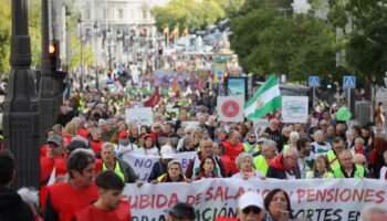 Miles de personas salieron a la calle en Madrid en una nueva jornada de lucha por unas pensiones dignas para las personas trabajadoras