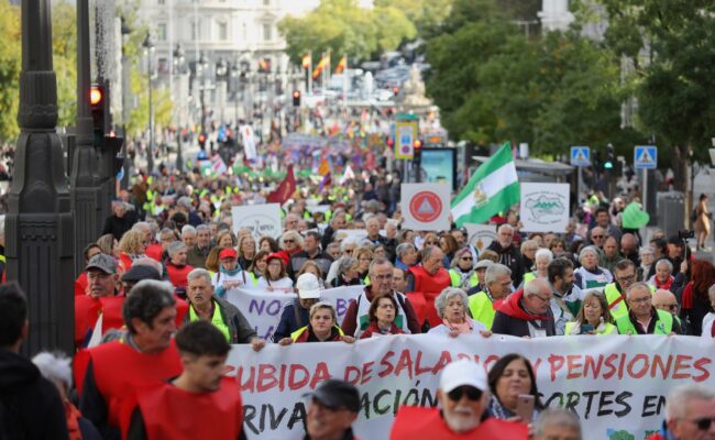 Miles de personas salieron a la calle en Madrid en una nueva jornada de lucha por unas pensiones dignas para las personas trabajadoras