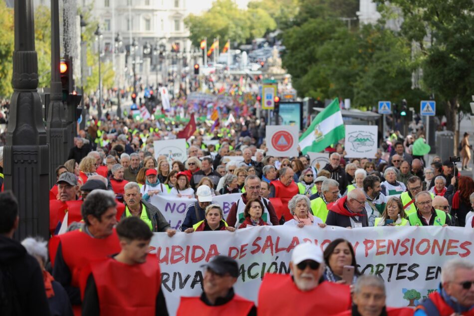 Miles de personas salieron a la calle en Madrid en una nueva jornada de lucha por unas pensiones dignas para las personas trabajadoras