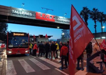 Seguimiento total y ausencia de incidentes en las primeras horas de la huelga de autobuses convocada por CCOO y UGT