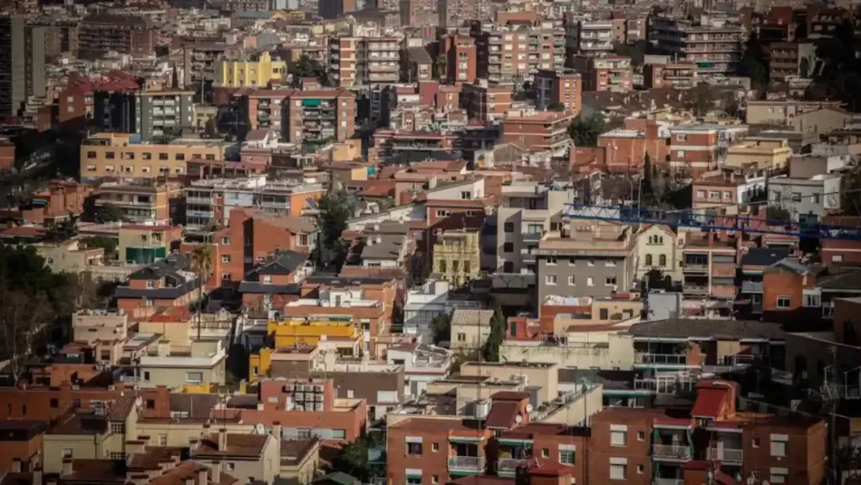 Sindicat de Llogateres: «Bajan los precios en los municipios regulados, pero los alquileres temporales siguen siendo la incógnita de la ecuación»