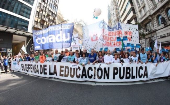 Frente universitario argentino realiza otro paro de 24 horas