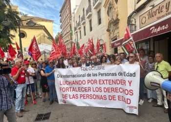 Enrique Santiago avisa de que “para IU sí es una prioridad mejorar las condiciones del trabajo en el campo” y tacha de “inaceptable” el nuevo convenio colectivo del sector para Córdoba