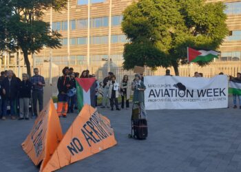 Más de un centenar de organizaciones denuncian ante la Feria Aviation Week las complicidades de los gobiernos del PSC con el genocidio en Palestina