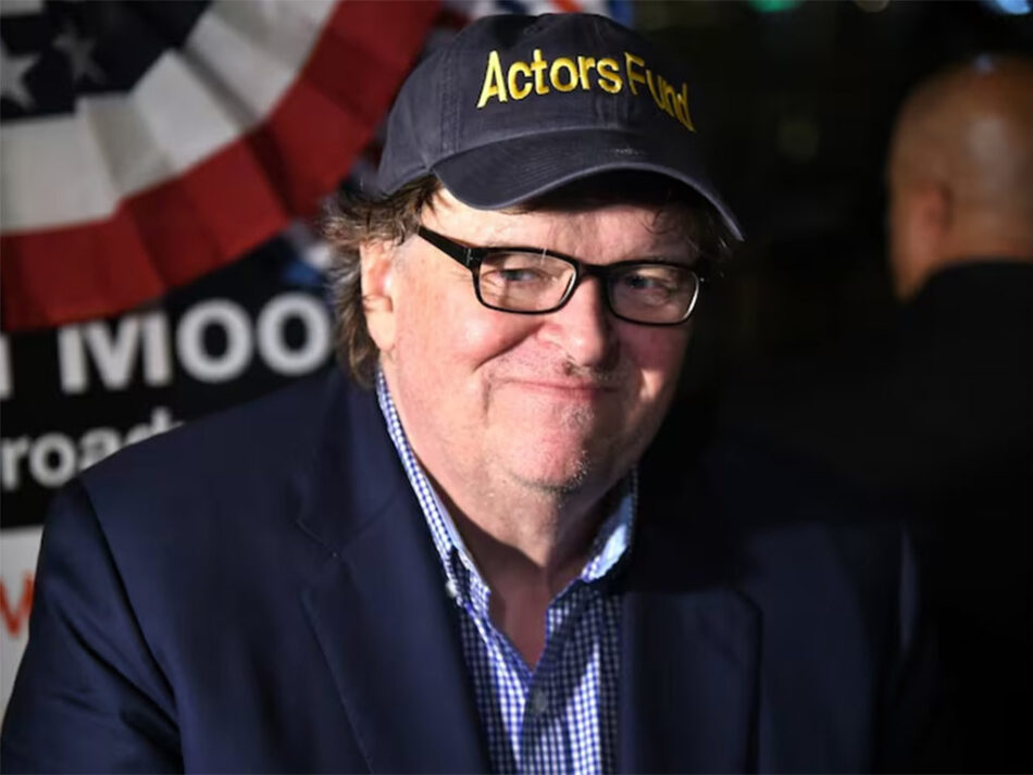 Michael Moore exhorta a votar en EEUU para impedir regreso de Trump