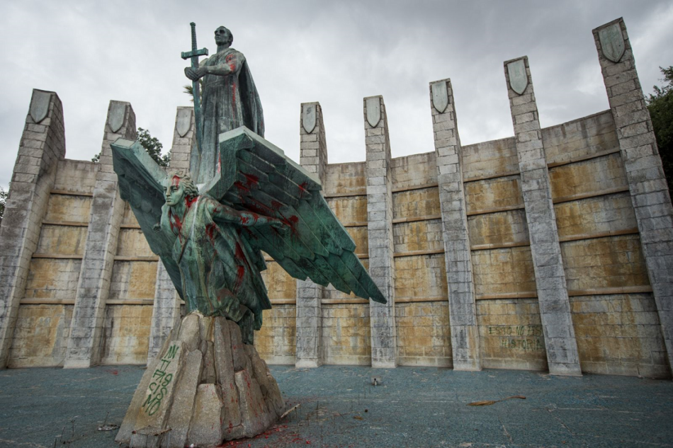 La ARMH ya ha registrado su petición para personarse en el expediente para la protección del monumento a Franco