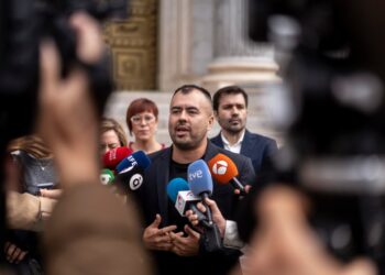 Los diputados de IU Nahuel González y Fèlix Alonso reclaman a Interior que detalle si los clubes ponen trabas para que la Policía impida las acciones violentas dentro de los estadios