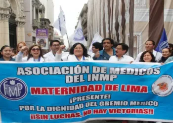 Médicos peruanos exigen medidas al gobierno con respecto al sistema de salud