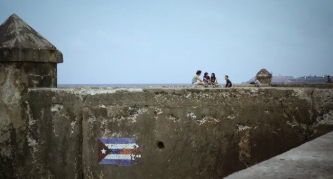 «El insomnio del Hombre Nuevo» (2024) es un documental en el que varios intelectuales jóvenes cubanos hablan sobre la actualidad de Cuba y su futuro