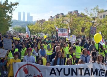 Manifestación masiva en Montecarmelo a favor de la reubicación del megacantón de basura y la protección de un tesoro verde