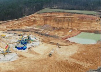 Plataformas de toda la península celebran en Touro el tercer encuentro contra los impactos sociales y ambientales de la minería