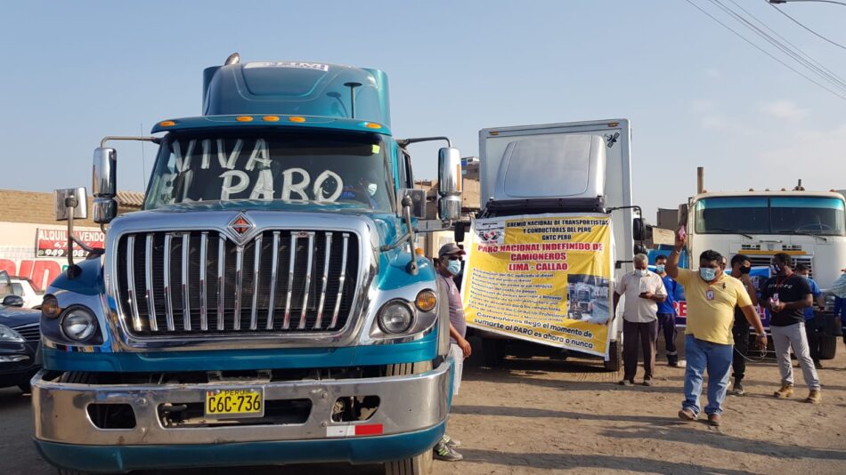 Transportistas de Perú anuncian una huelga contra la extorsión y el sicariato