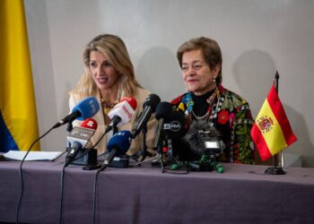 Yolanda Díaz concluye su viaje oficial a Colombia con propuestas de cooperación