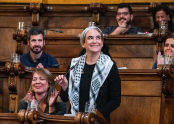 Colau deixa l’Ajuntament de Barcelona reivindicant les seves referents feministes i la transformació històrica de la ciutat