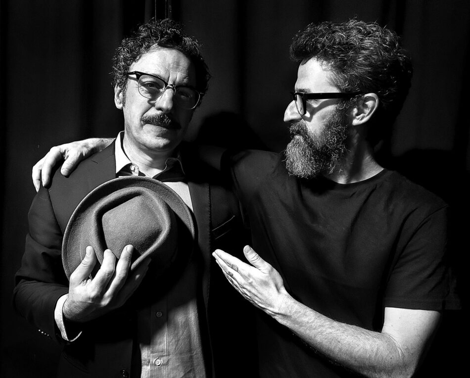 Humor contra la nostalgia franquista el 20N en Teatro del Barrio. Un espectáculo de Darío Adanti y Eugenio Merino