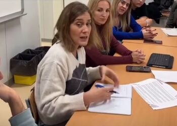 Jéssica Albiach es reuneix amb les AFAs d’educació especial i amb la plataforma per la construcció de l’Institut La Riera de Badalona