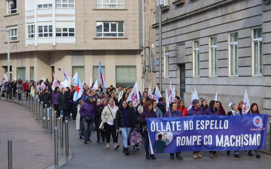 Centos de mulleres da CIG claman en Pontevedra pola erradicación de toda violencia machista