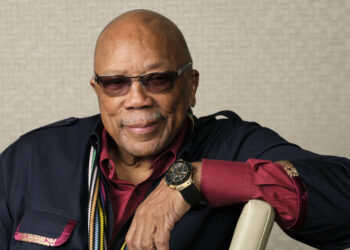 Fallece a los 91 años el productor de música Quincy Jones, que trabajó con Sinatra